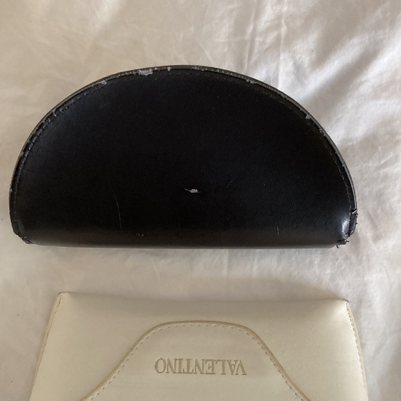 Gucci Black sunglass case & White Valentino sunglass eyeglass case. SET OF 2 - Picture 8 of 16